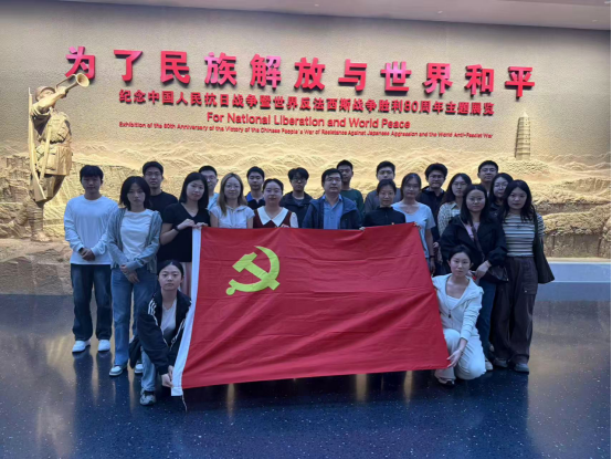 活动照片.png